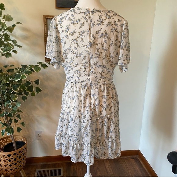 Lulus • So True Blue & White Floral Short Sleeve Tiered Mini Dress • Size L EUC - Picture 5 of 8